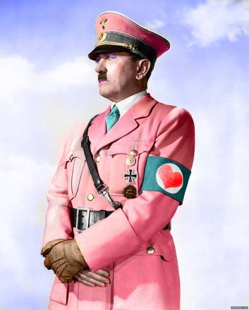 *** sem ruzovy Hitler (cely)