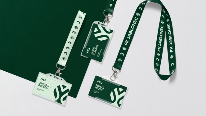 carousel-lanyards-DT-DI7bD